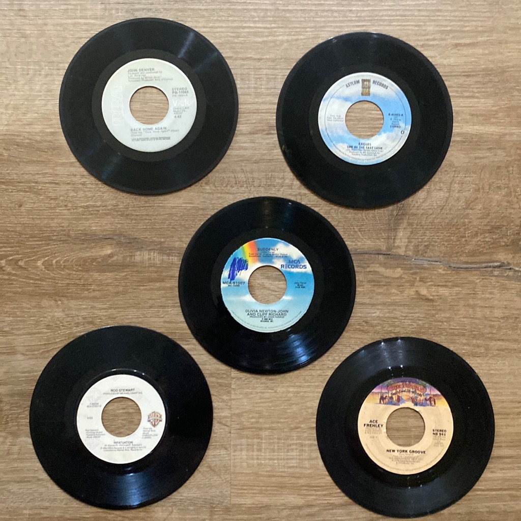 45&acirc;s In Great Condition All Playable  Some Scratches On Surface Sounding
